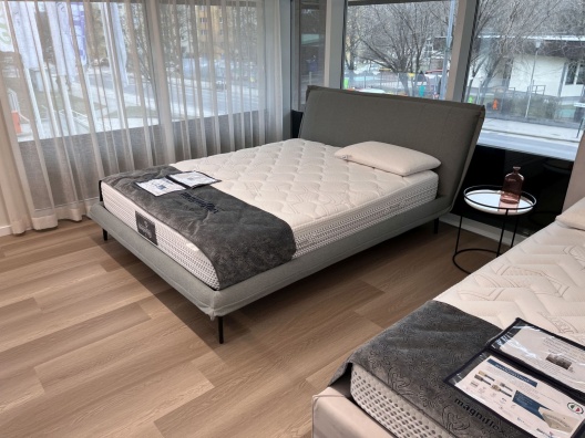 Fluff Calligaris double bed - showroom sample - myhome